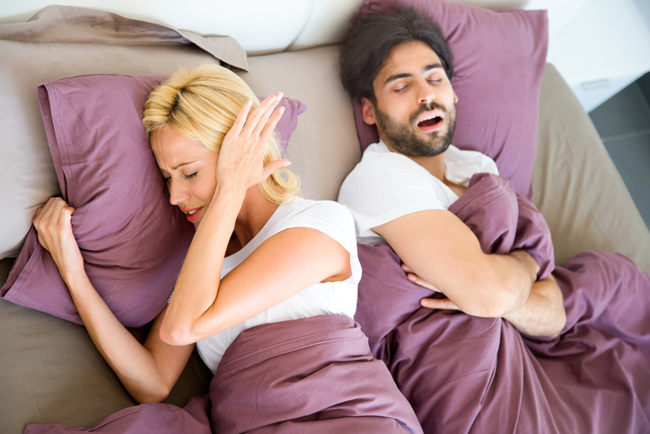 Learn how to improve your sleep quality with 5 home remedies to stop snoring.