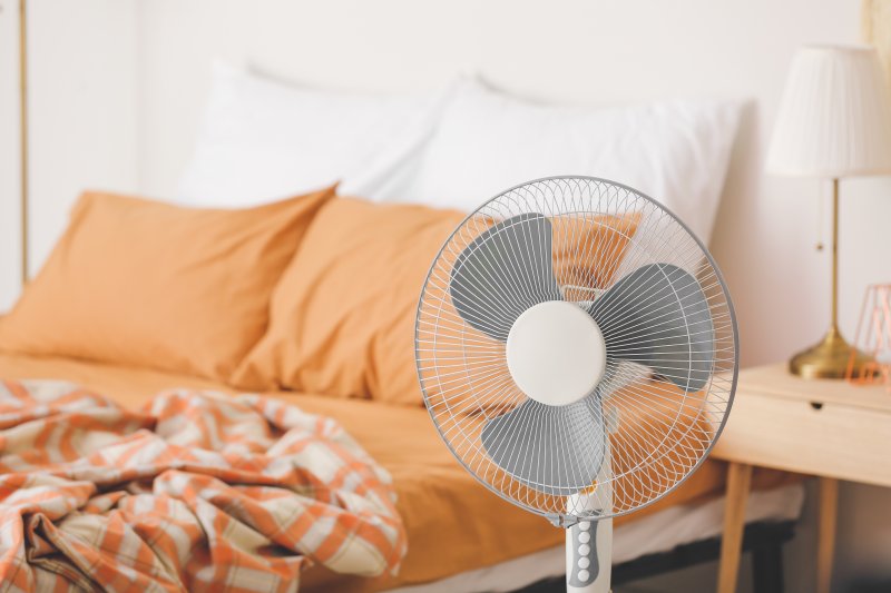 oscillating fan in bedroom